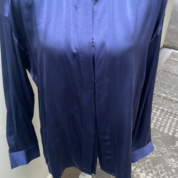 Navy Linda Allard for Ellen Tracy silks blouse with hidden buttons - Picture 5 of 7